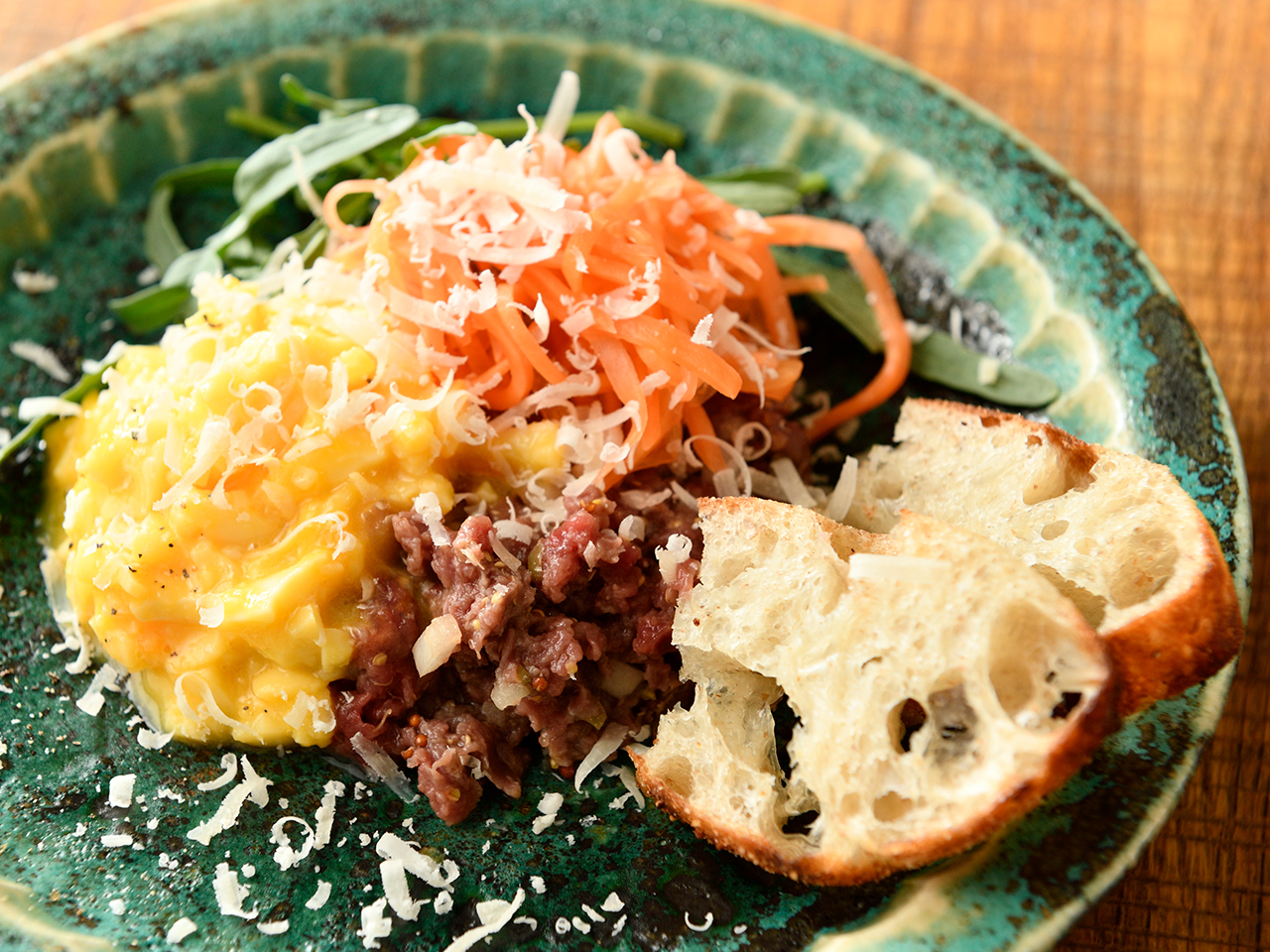 馬肉のタルタルと半熟玉子のタルタル
